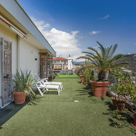 Spacious Roof Terrace Apartment * Nice