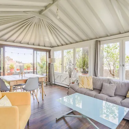 Apartment Spacious Roof Terrace Apartment *