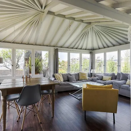 Spacious Roof Terrace Apartment *