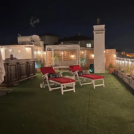 Spacious Roof Terrace Apartment *